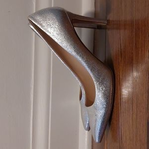 Silver Crackled leather Pumps Ladies size 9 1/2